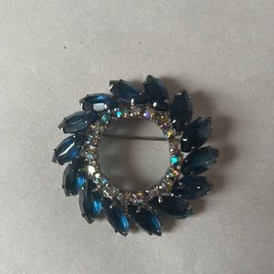 Vintage  1950s  aurora borealis brooch
